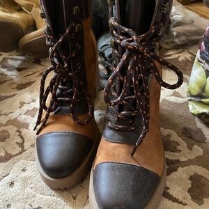 Chelsea & Violet Leather Chunky heel Bootie